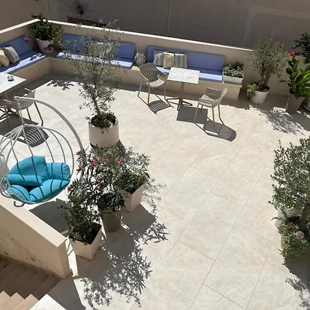 De Blue-rooftop Pool & Jacuzzi 볼