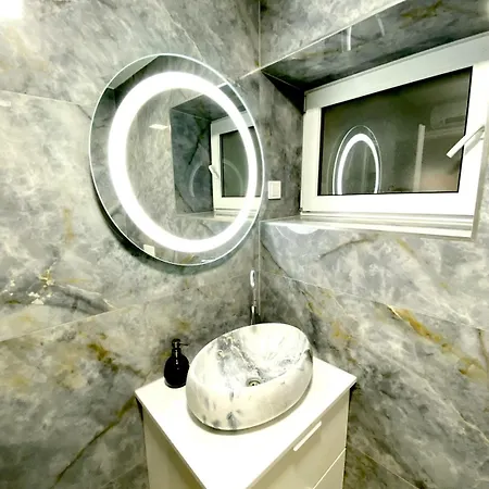 Apartman De Blue-rooftop Pool & Jacuzzi Bol
